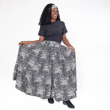 Black/White Triangle Print Flared Skirt w/ Elastic Waist